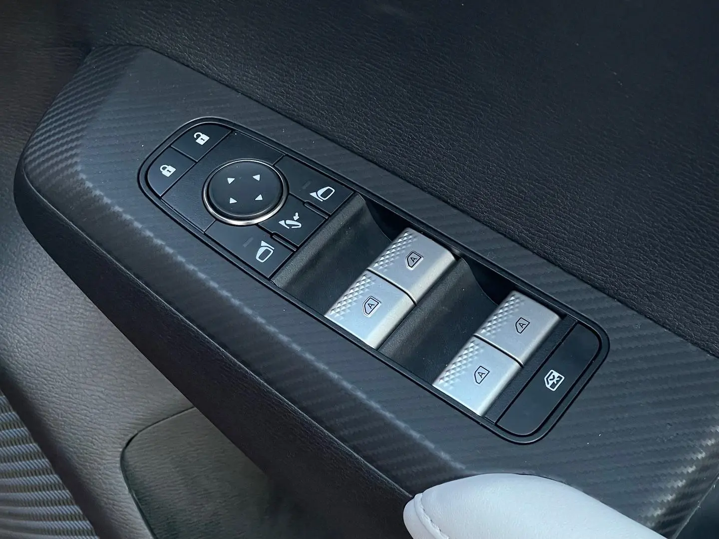 2022 Mitsubishi Outlander Gallery Image 25