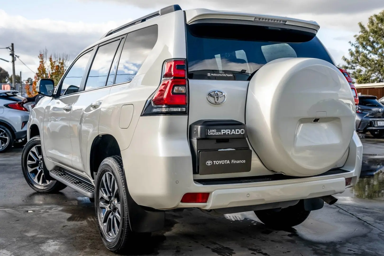 2022 Toyota Landcruiser Prado Gallery Image 2