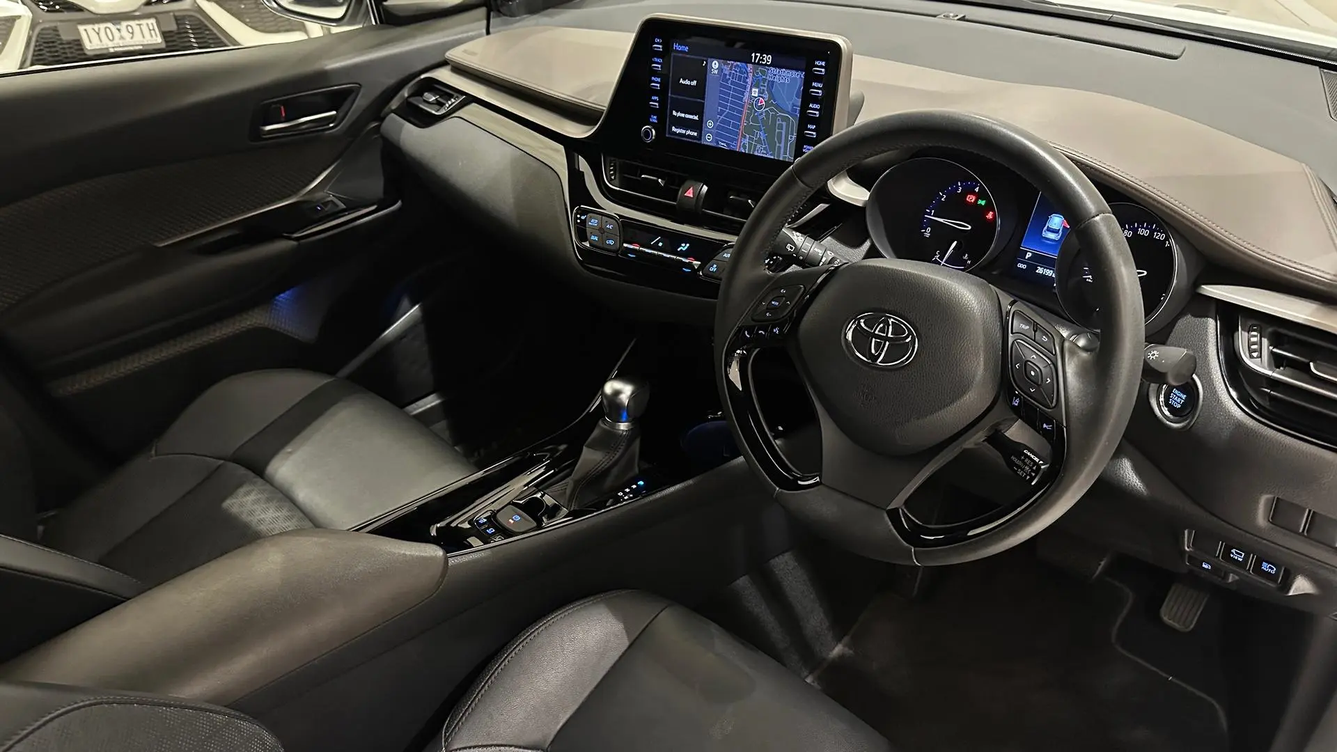 2022 Toyota C-HR Gallery Image 11