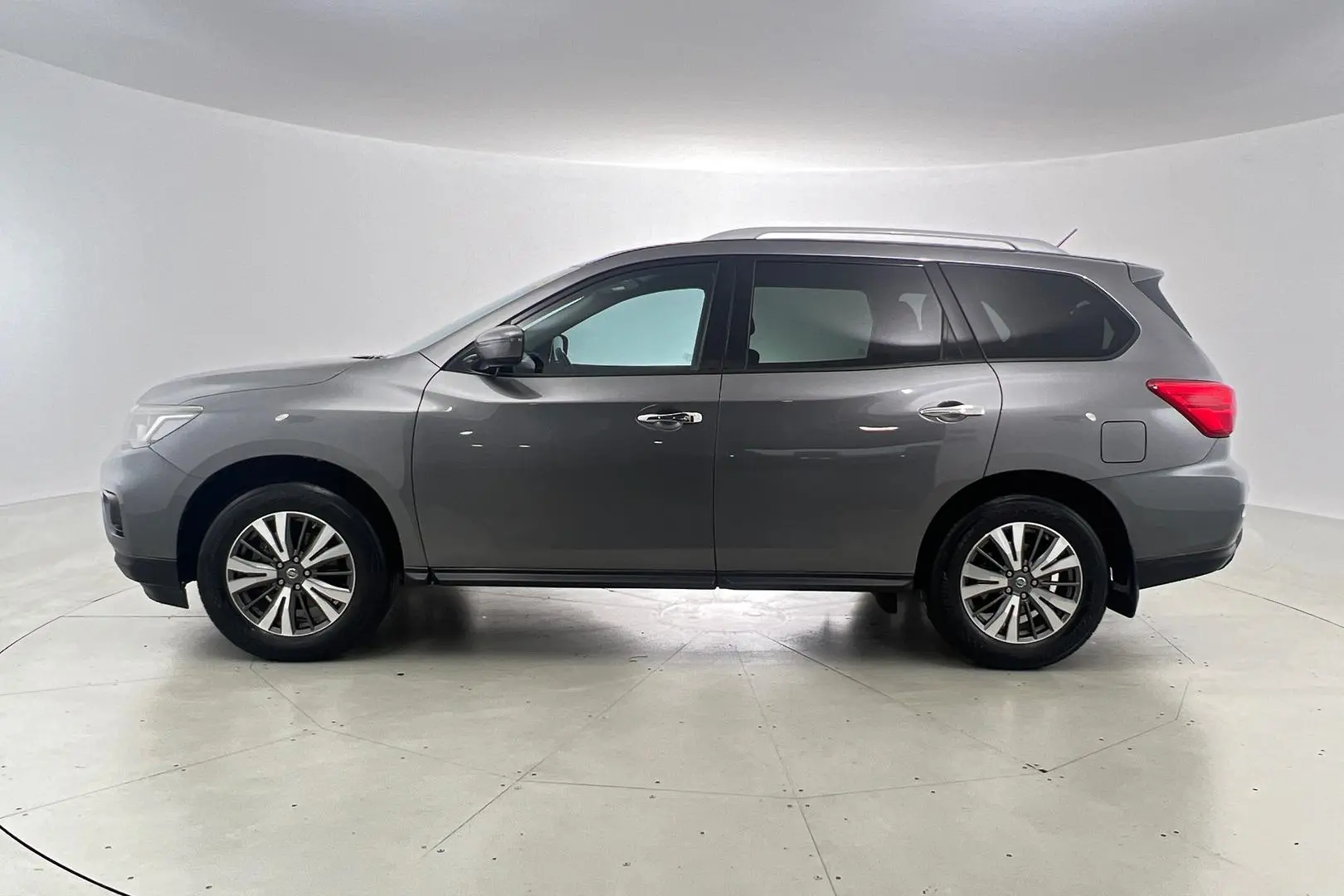 2017 Nissan Pathfinder Gallery Image 8