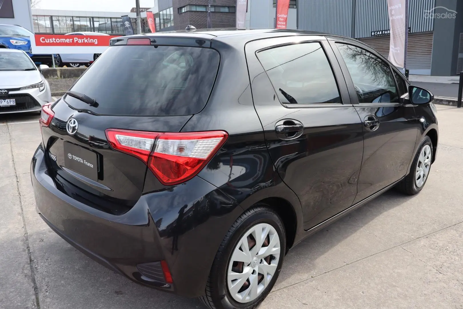 2017 Toyota Yaris Image 39