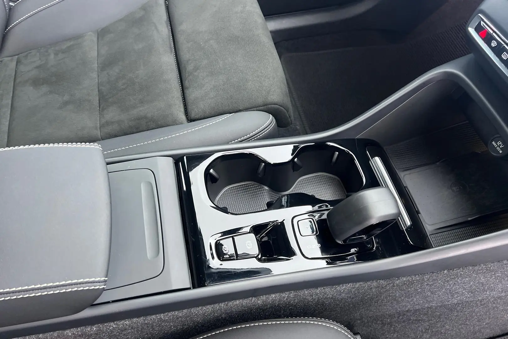 2023 Volvo XC40 Gallery Image 13