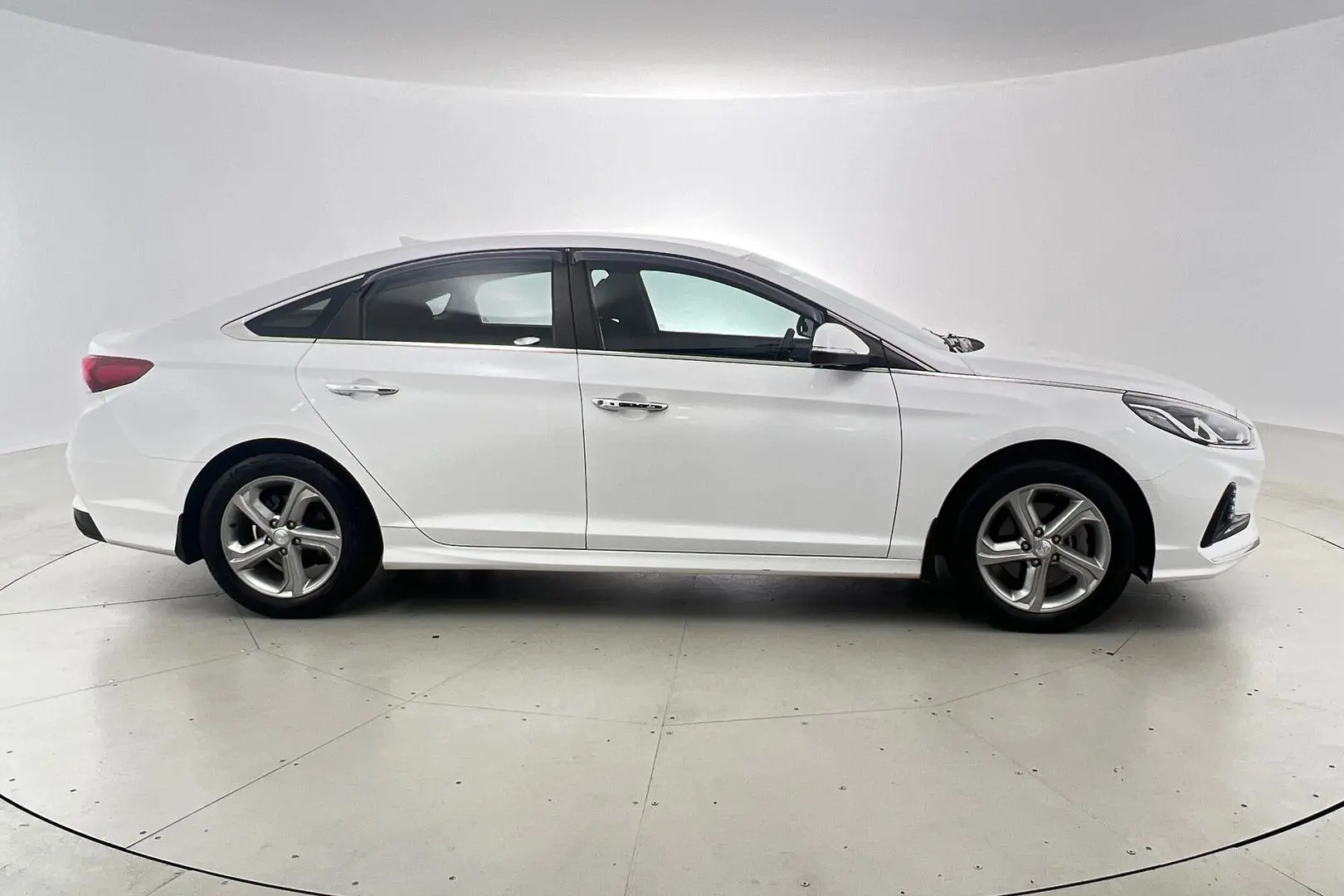 2018 Hyundai Sonata Gallery Image 5