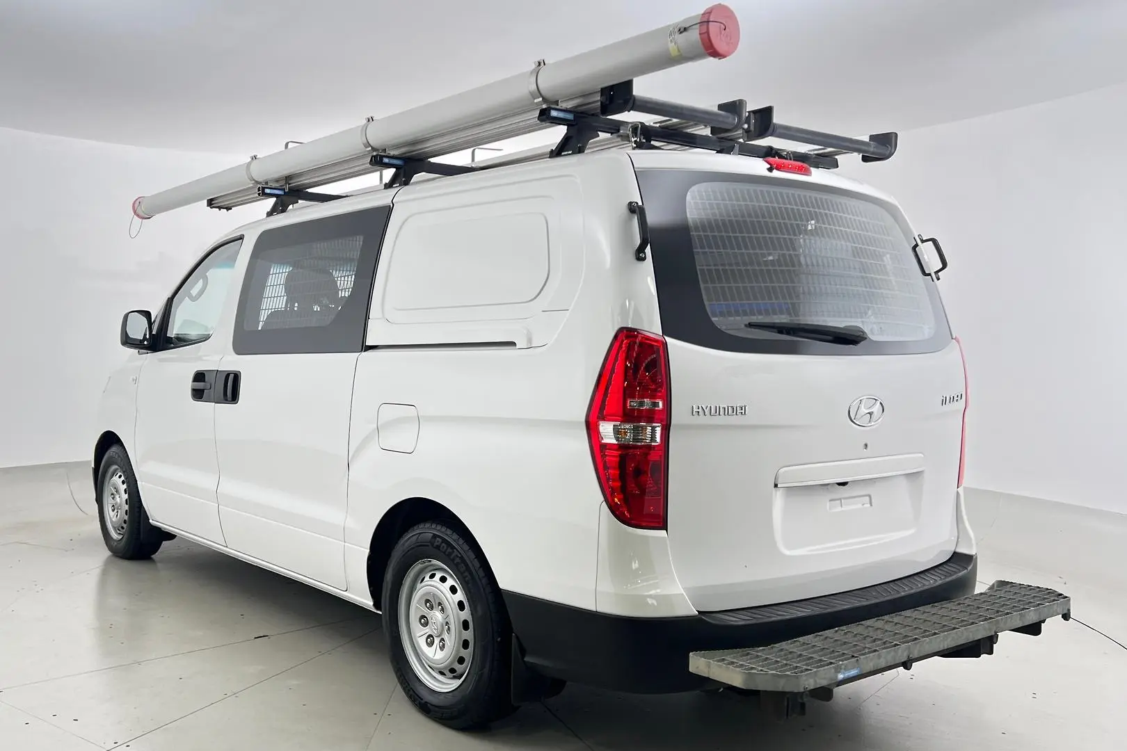 2018 Hyundai iLoad Gallery Image 7