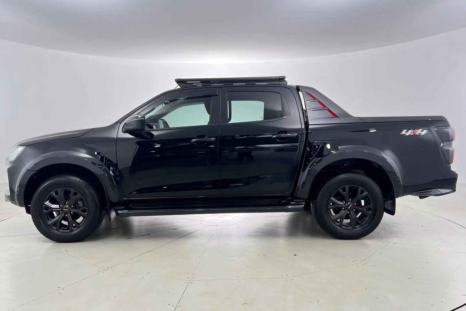 2023 Isuzu D-MAX Gallery Image 8