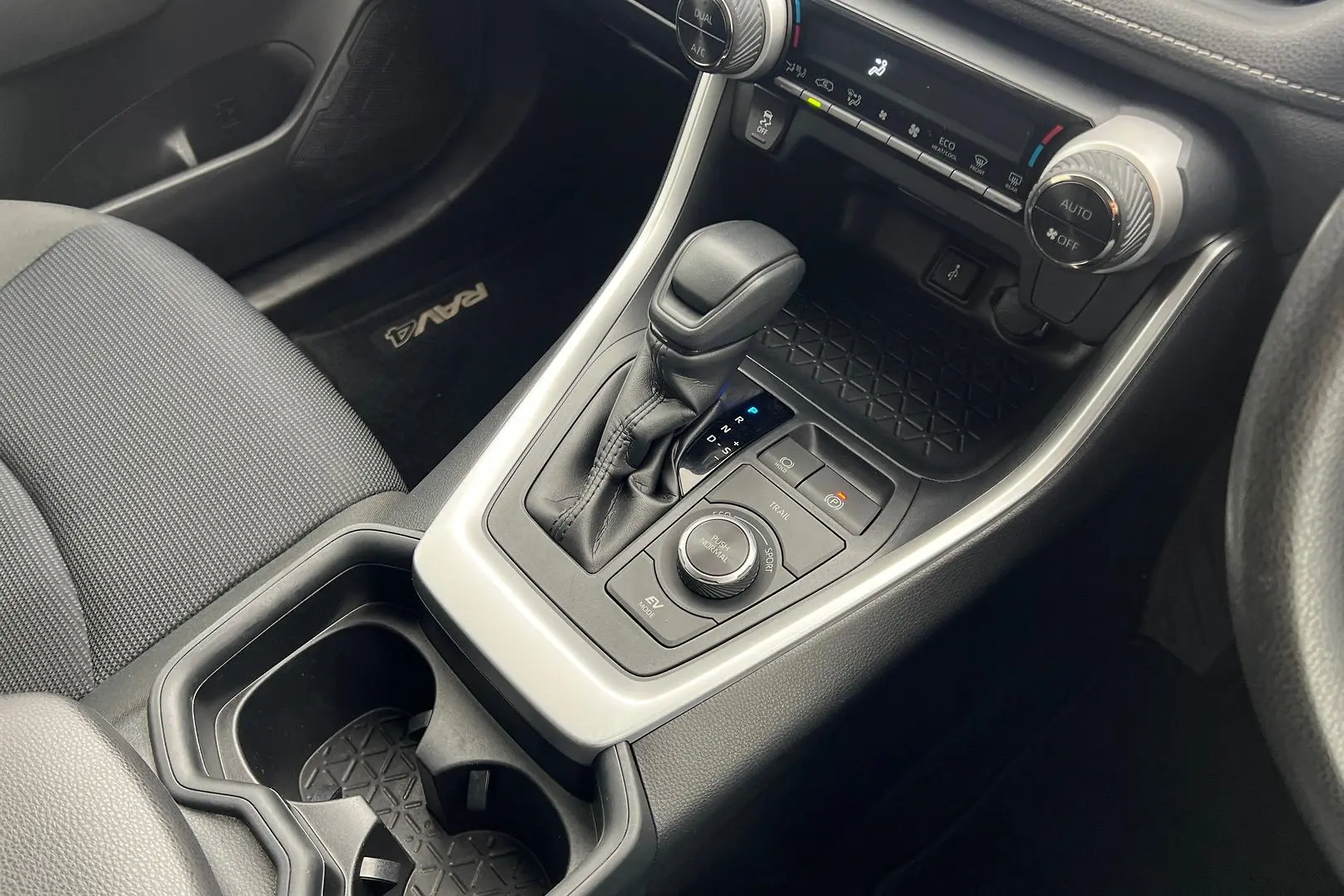 2020 Toyota RAV4 Gallery Image 13