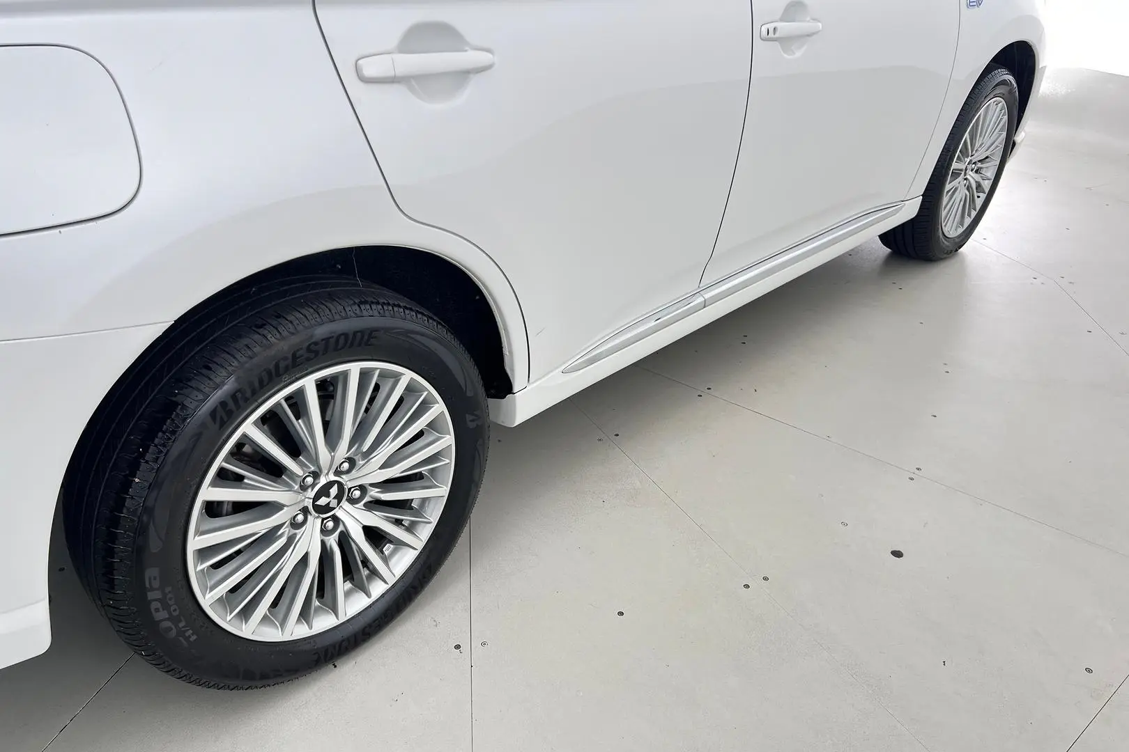 2018 Mitsubishi Outlander Gallery Image 12
