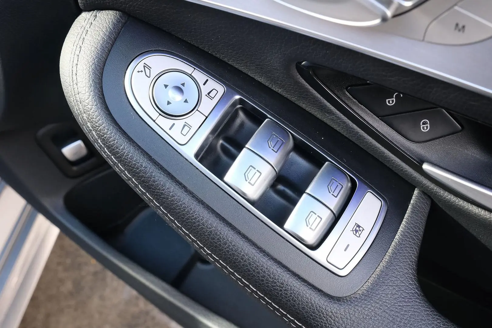 2021 Mercedes-Benz C-Class Gallery Image 14