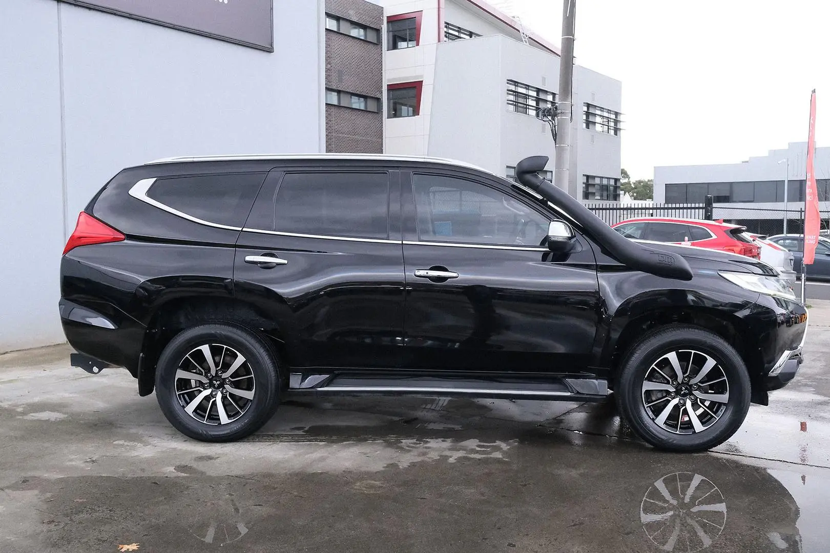2018 Mitsubishi Pajero Sport Gallery Image 5
