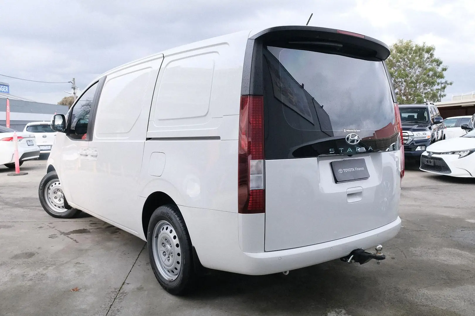 2021 Hyundai STARIA LOAD Gallery Image 2