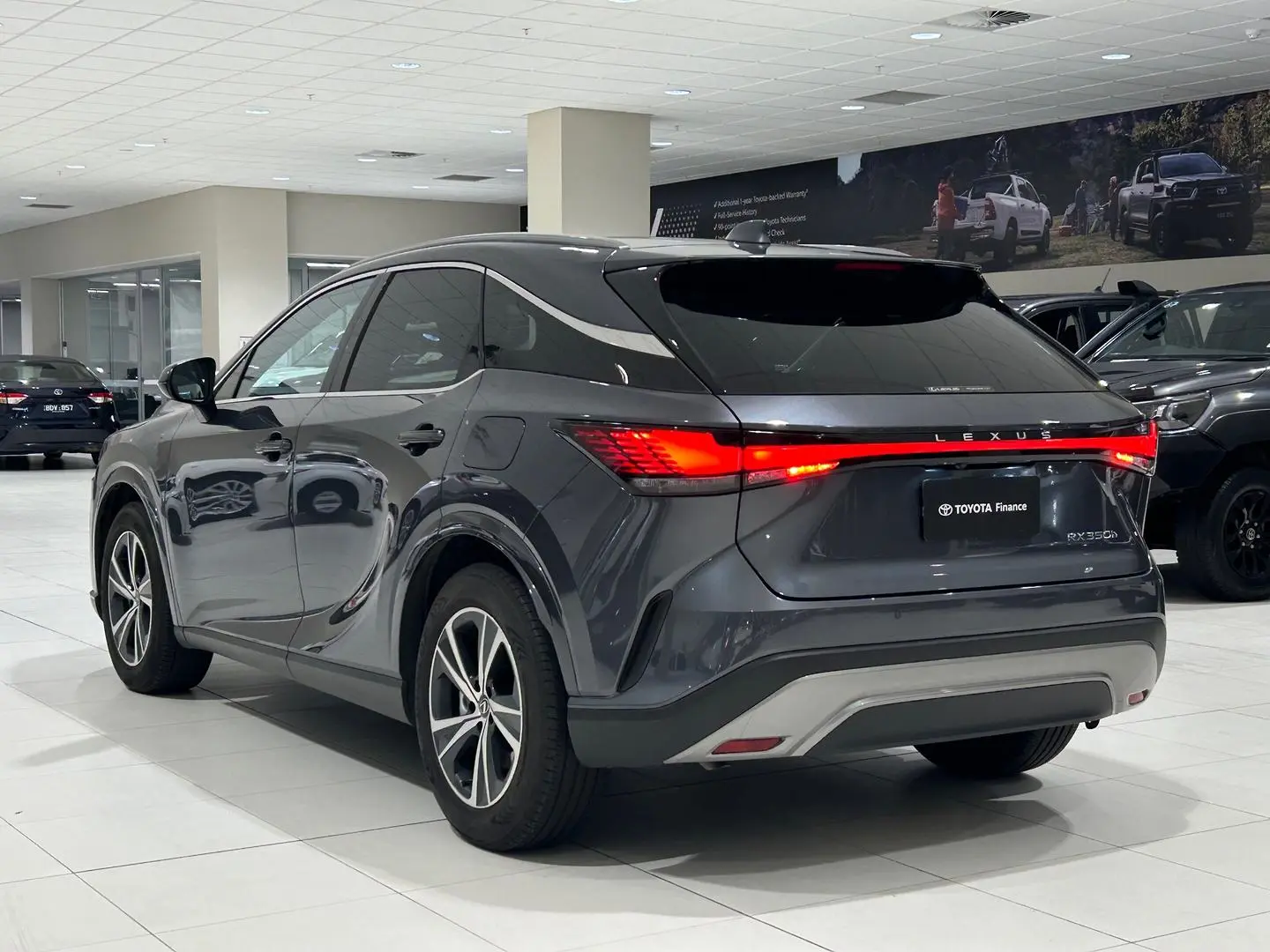 2024 Lexus RX Gallery Image 8