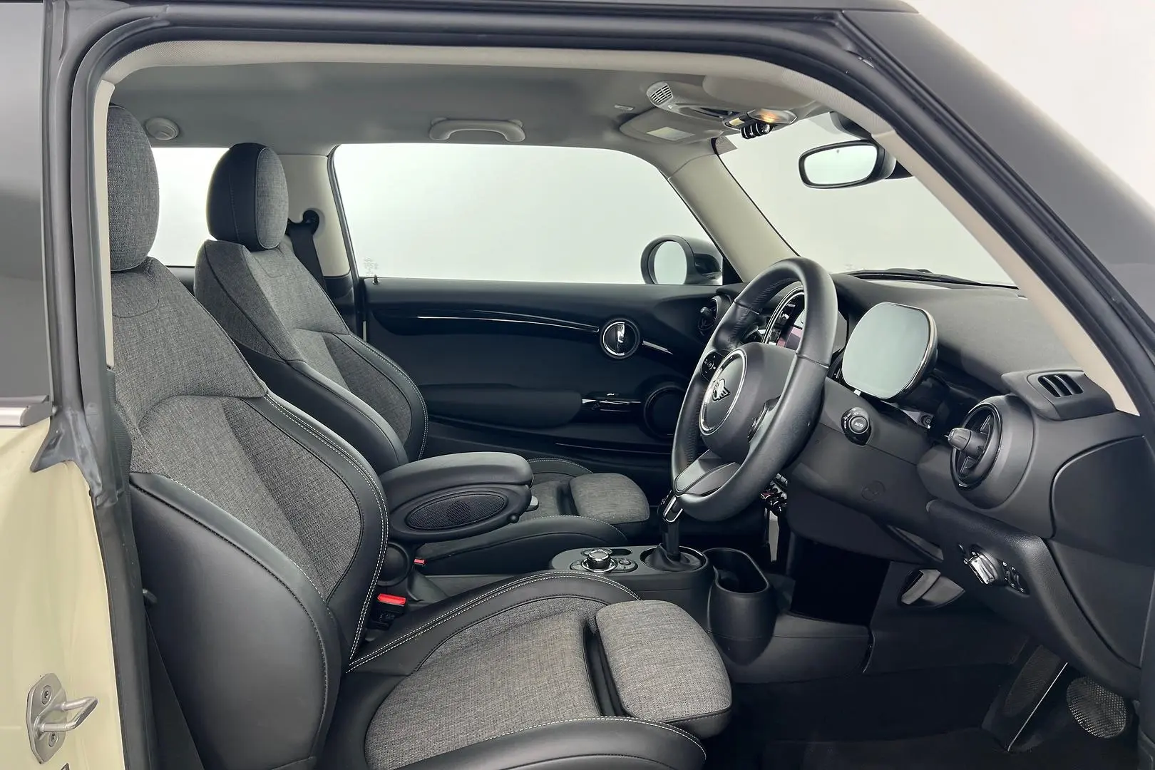 2021 MINI Hatch Gallery Image 14