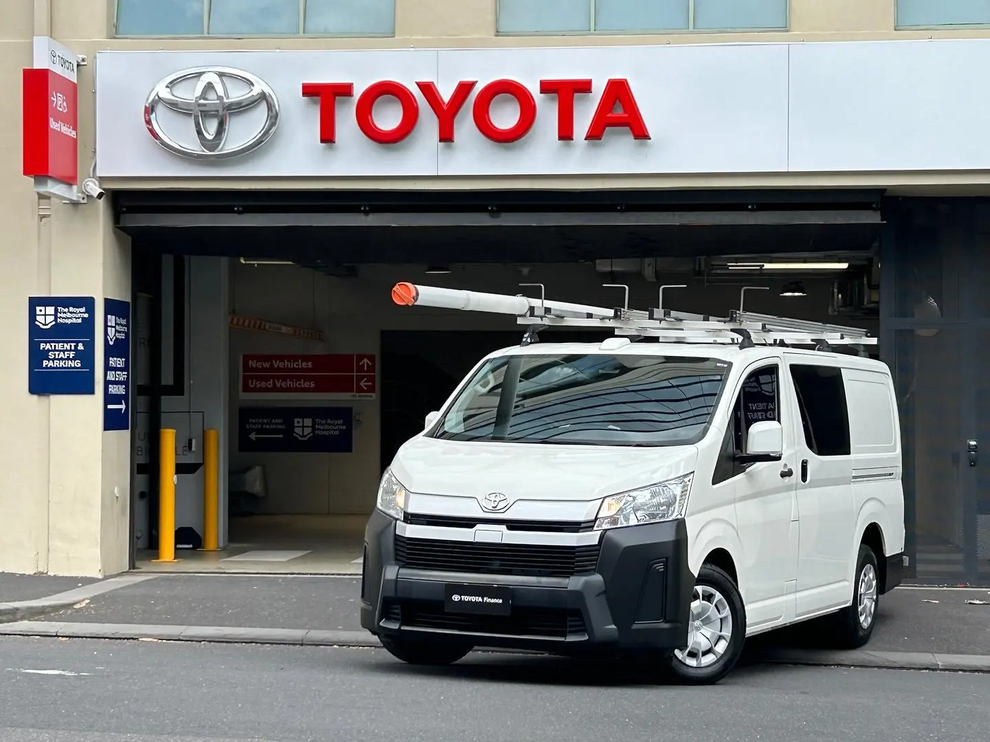 2022 Toyota Hiace Gallery Image 7