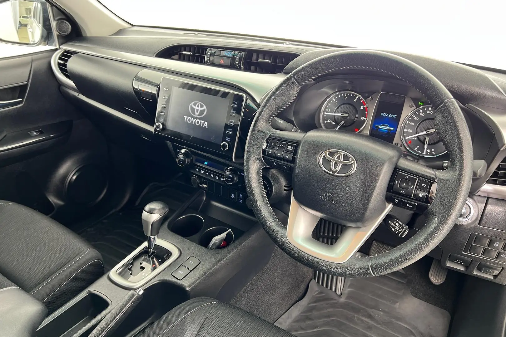 2021 Toyota Hilux Gallery Image 3