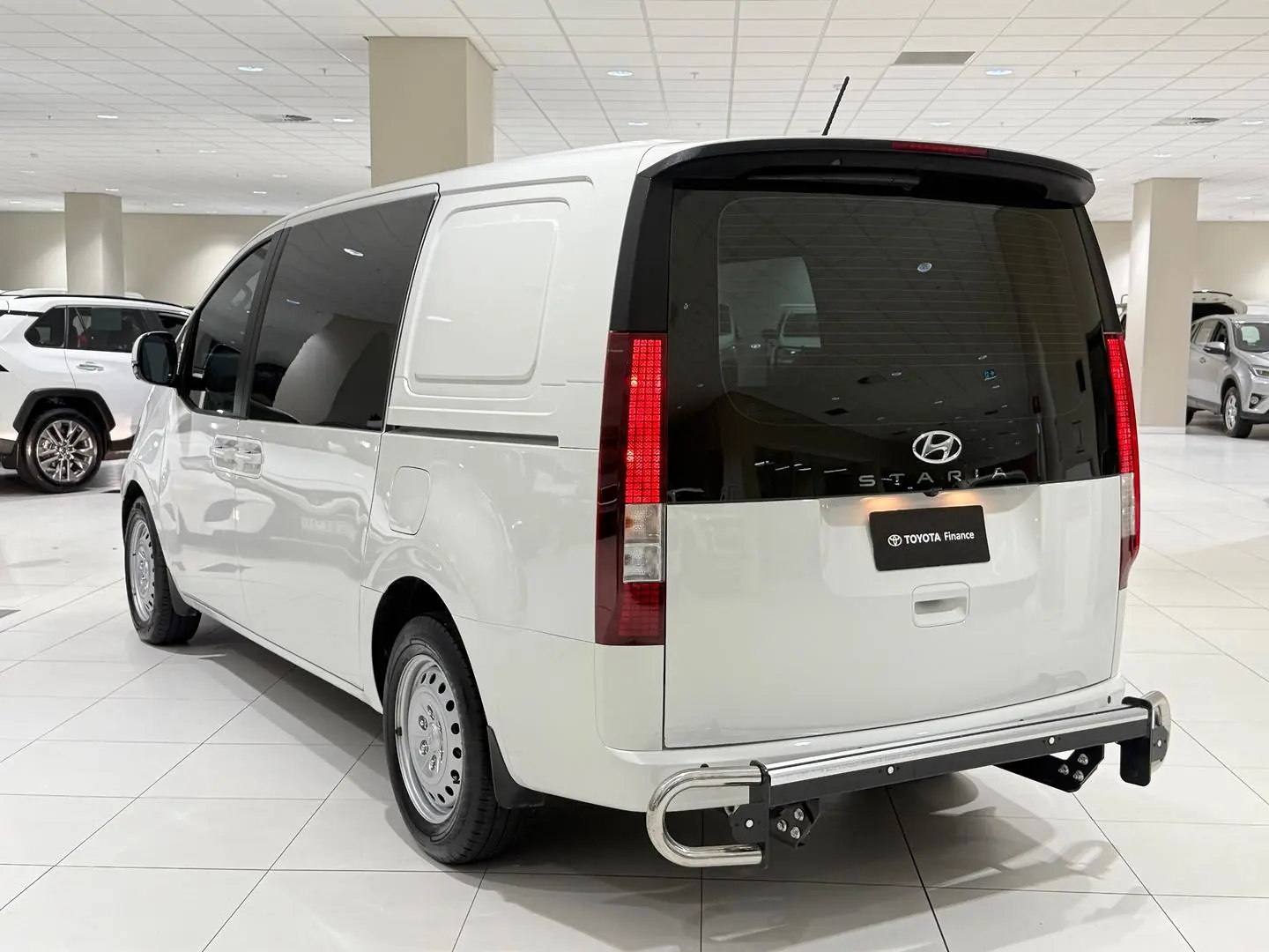 2023 Hyundai STARIA LOAD Gallery Image 8