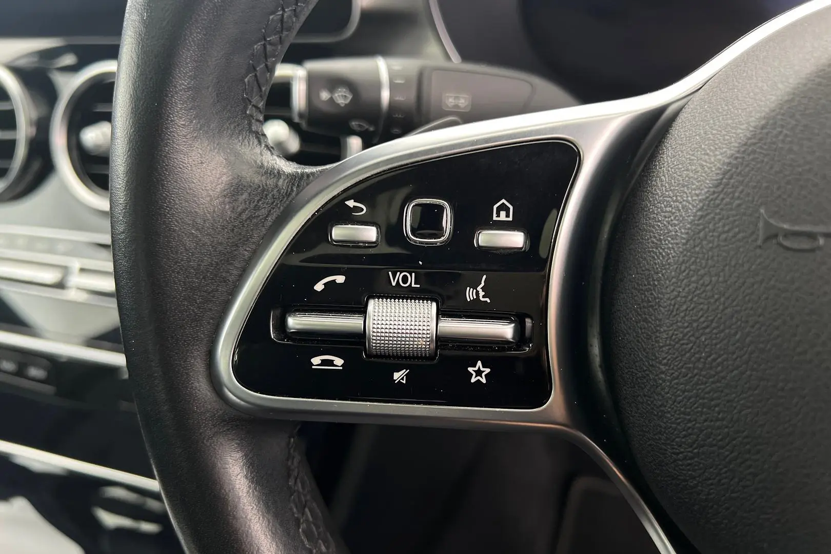 2020 Mercedes-Benz C-Class Gallery Image 18