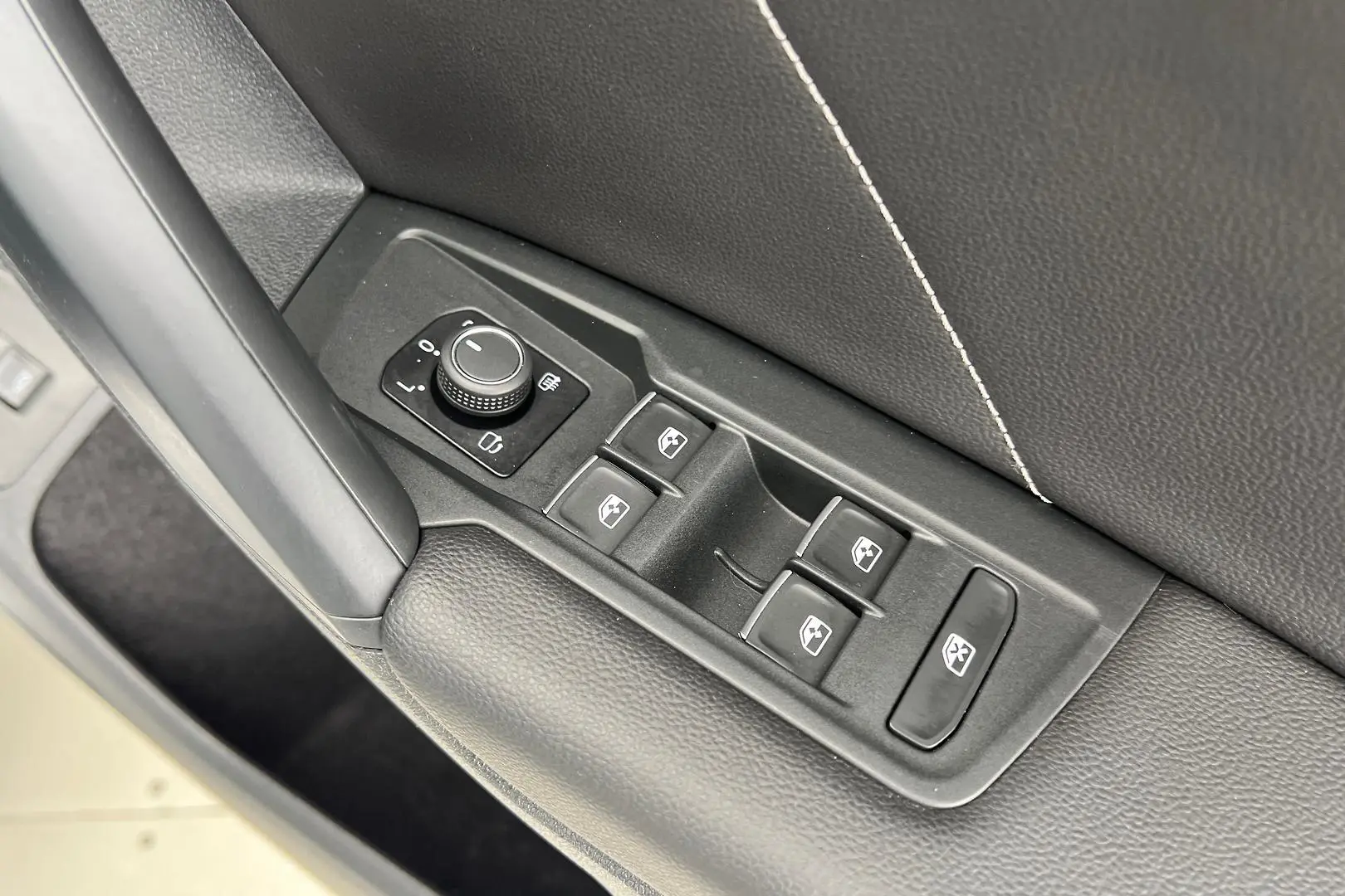 2021 Volkswagen Tiguan Gallery Image 12