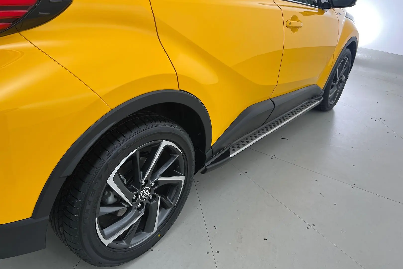 2021 Toyota C-HR Gallery Image 24