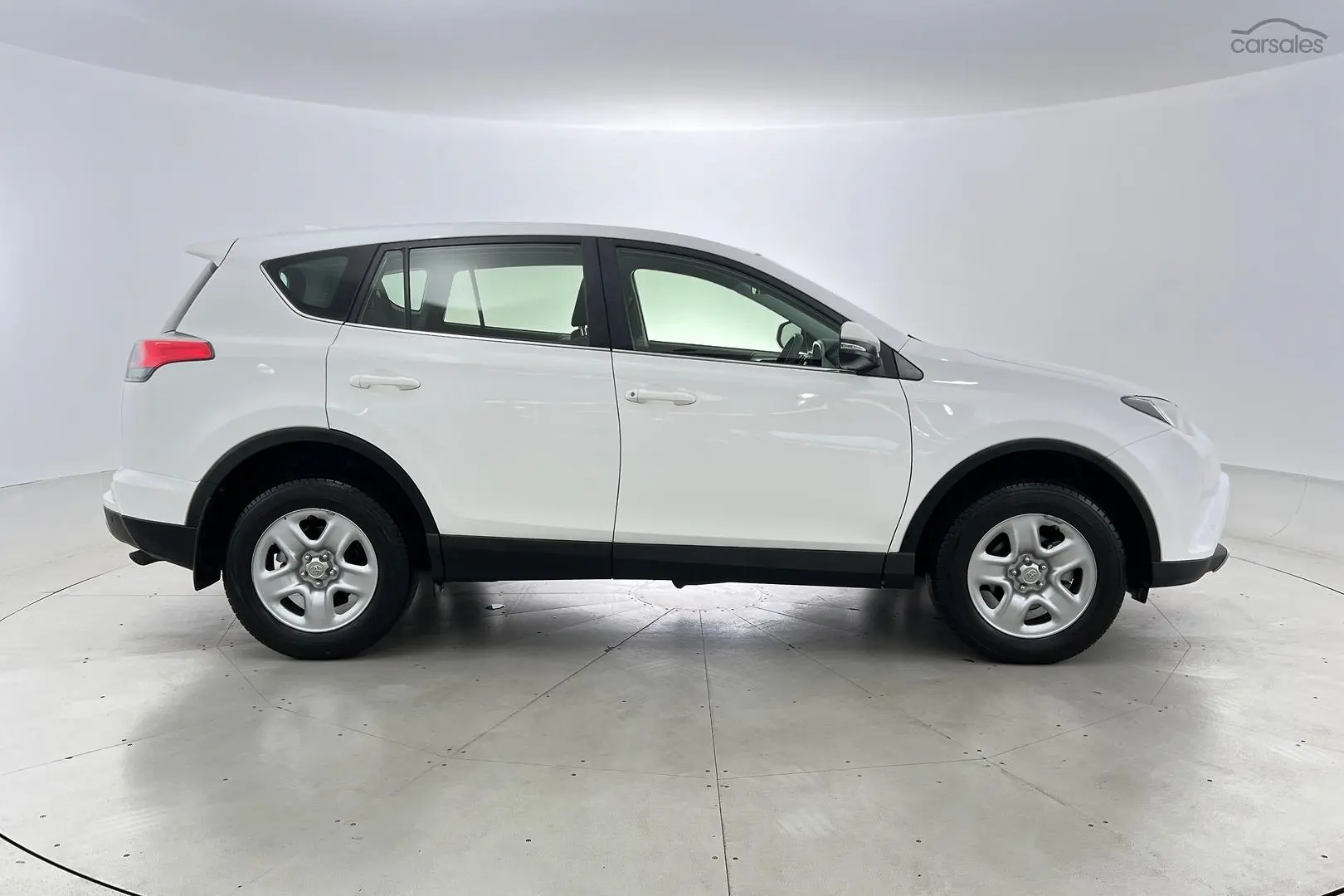 2019 Toyota RAV4 Image 2