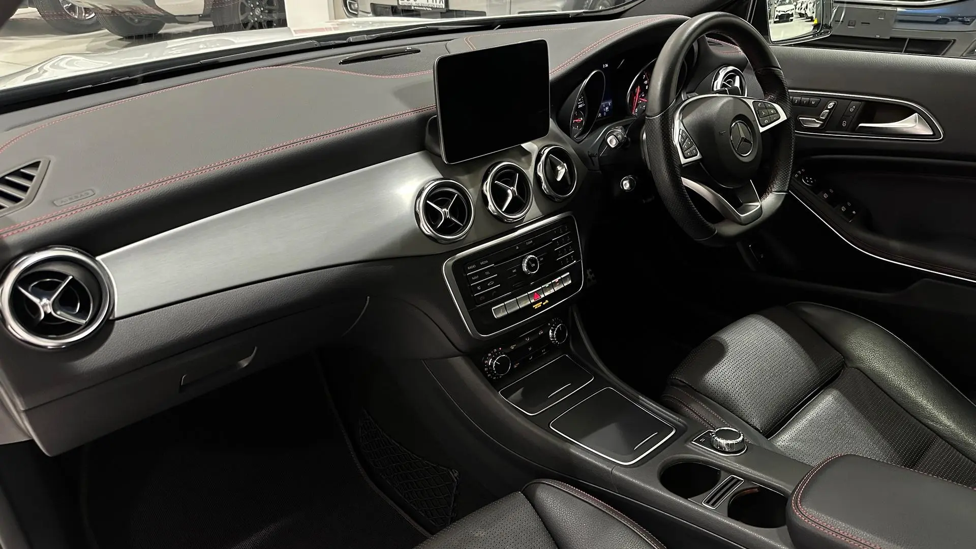 2018 Mercedes-Benz GLA-Class Gallery Image 12
