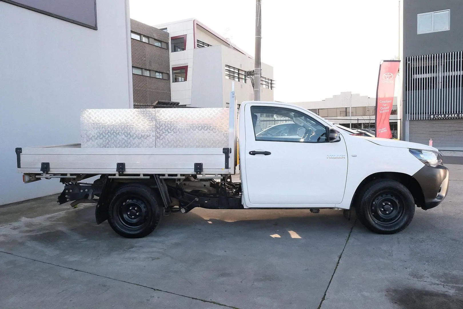 2018 Toyota Hilux Gallery Image 5