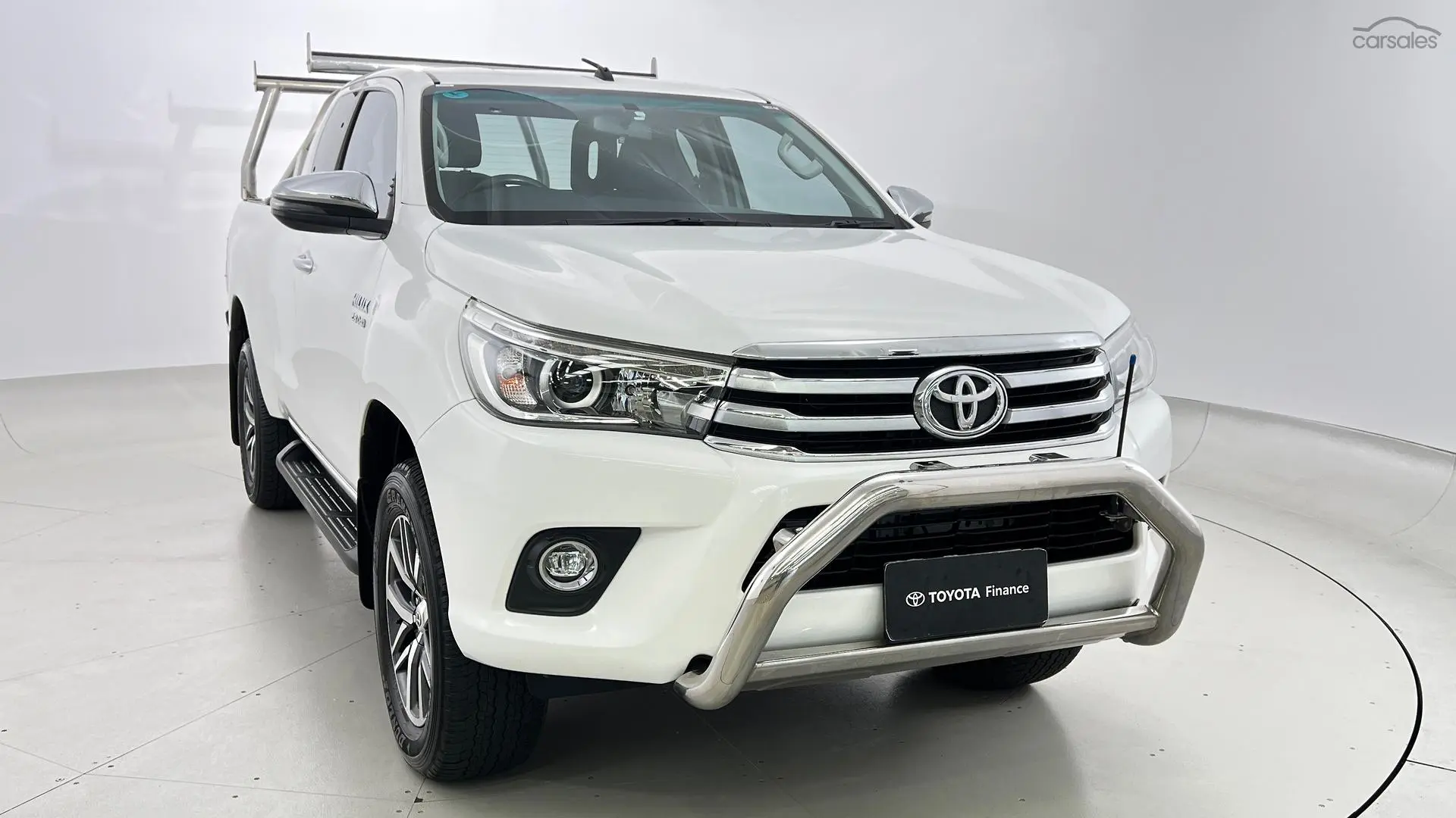 2017 Toyota Hilux Image 3