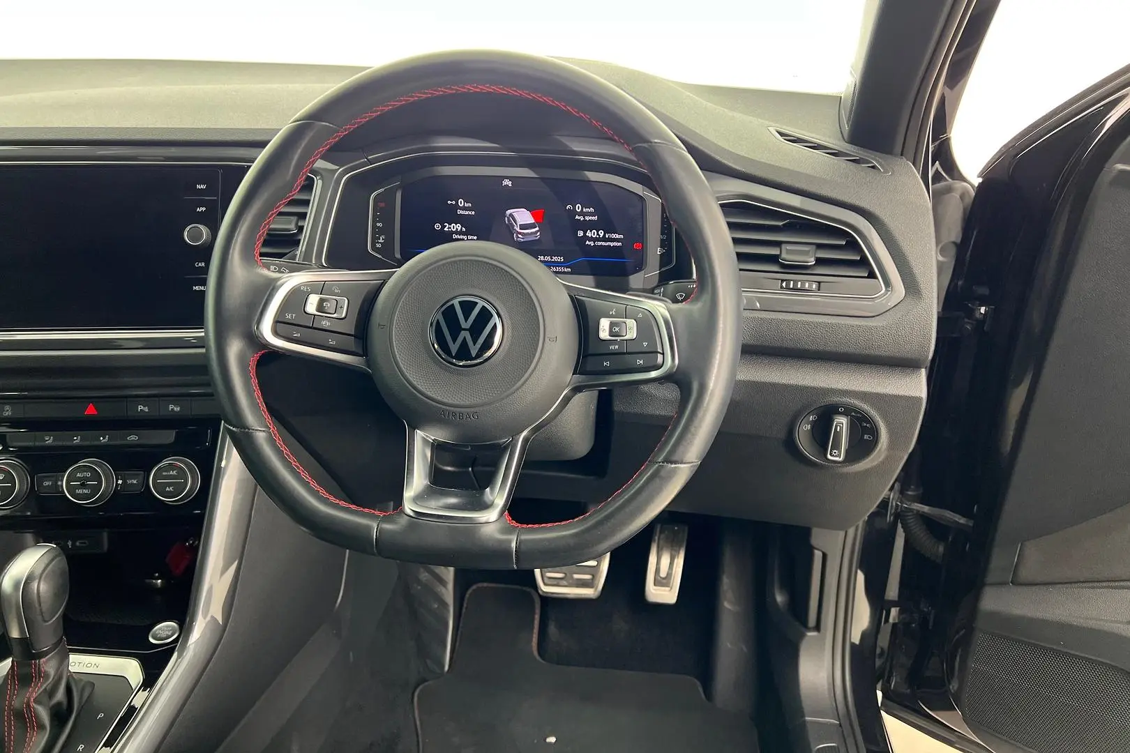 2021 Volkswagen T-Roc Gallery Image 15
