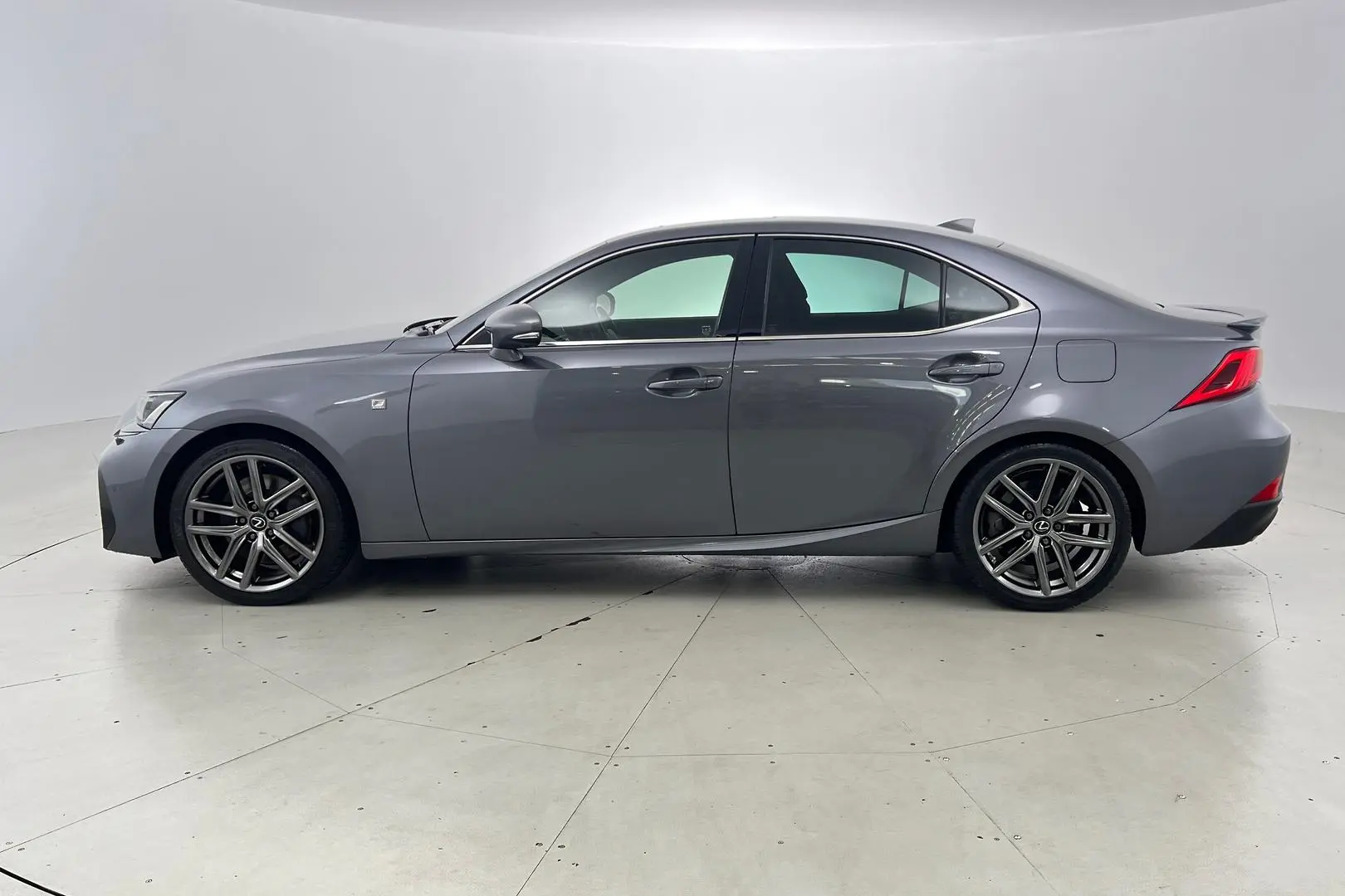 2019 Lexus IS Gallery Image 8