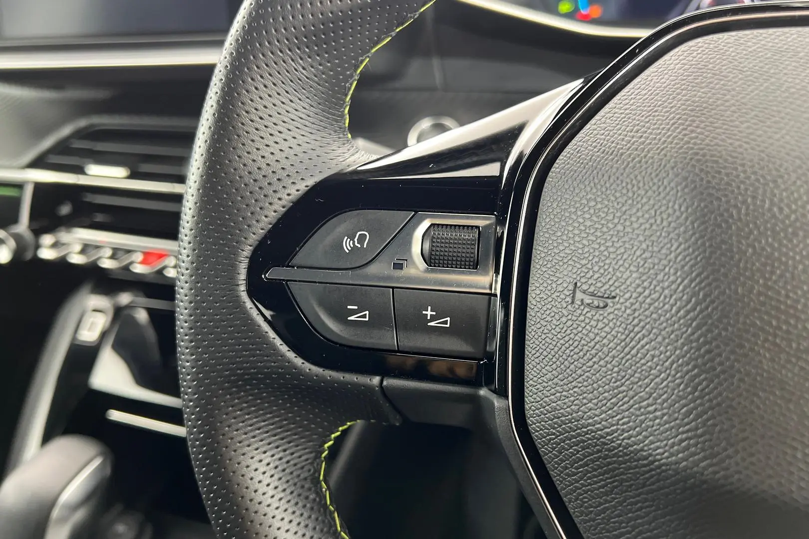 2023 Peugeot 2008 Gallery Image 18