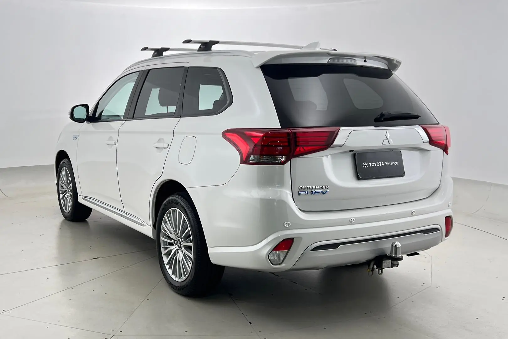2018 Mitsubishi Outlander Gallery Image 2