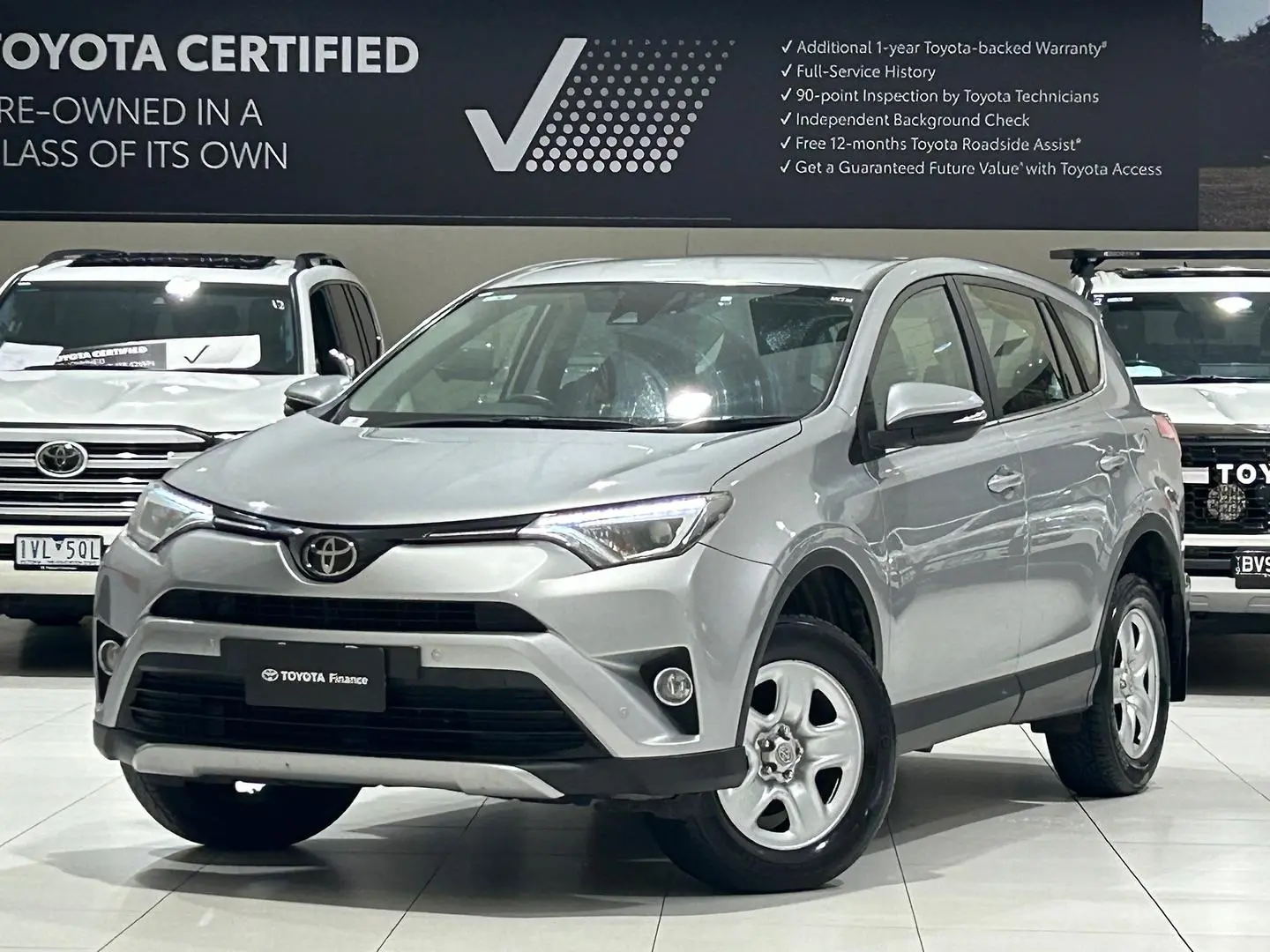 2017 Toyota RAV4 Gallery Image 5