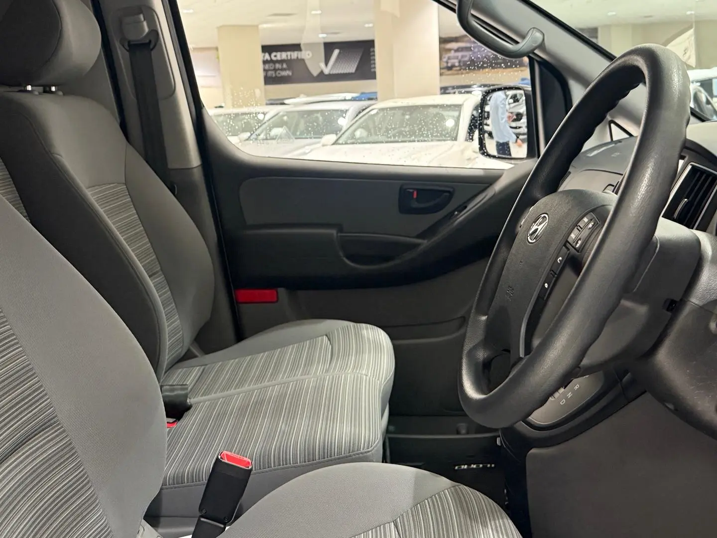 2021 Hyundai iLoad Gallery Image 11