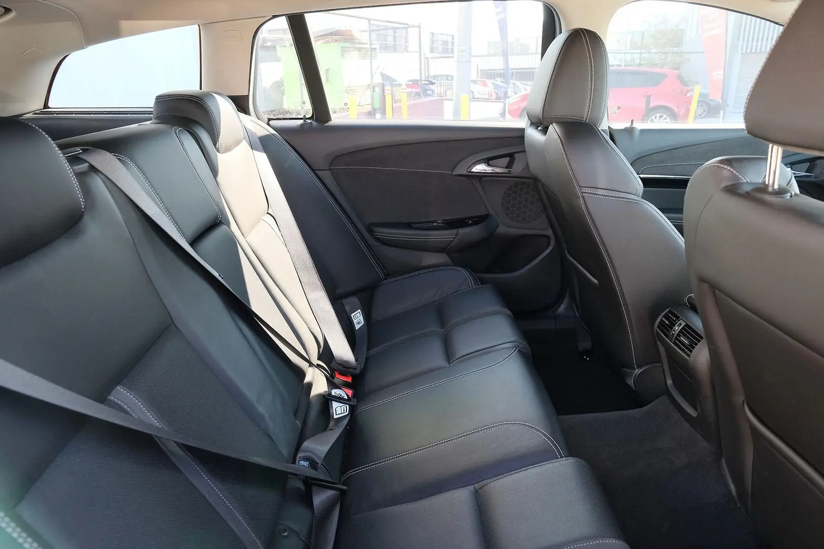 2017 Holden Commodore Gallery Image 12