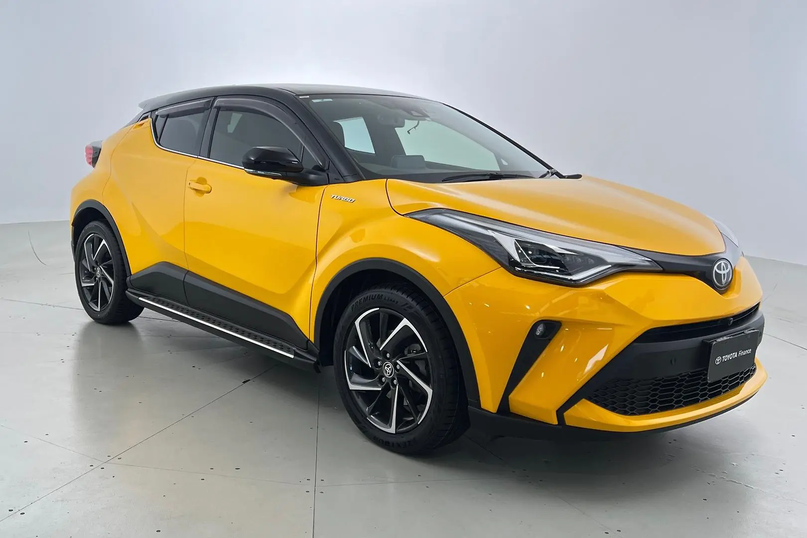 2021 Toyota C-HR Gallery Image 1