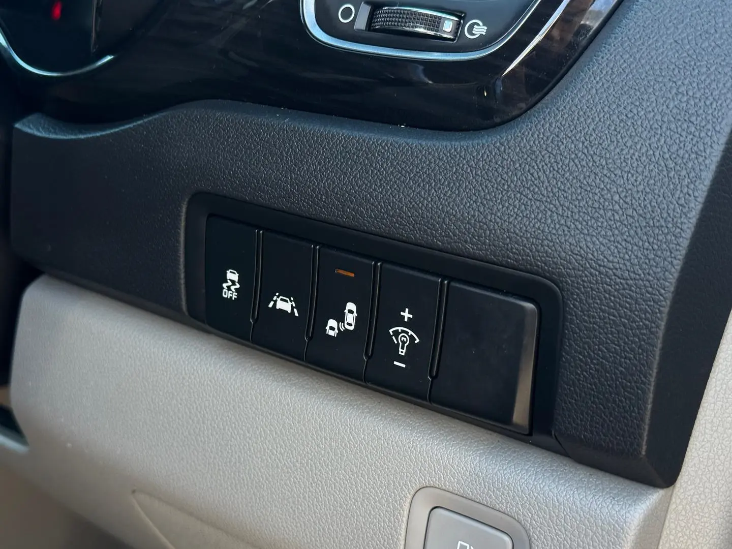 2018 Kia Carnival Gallery Image 12