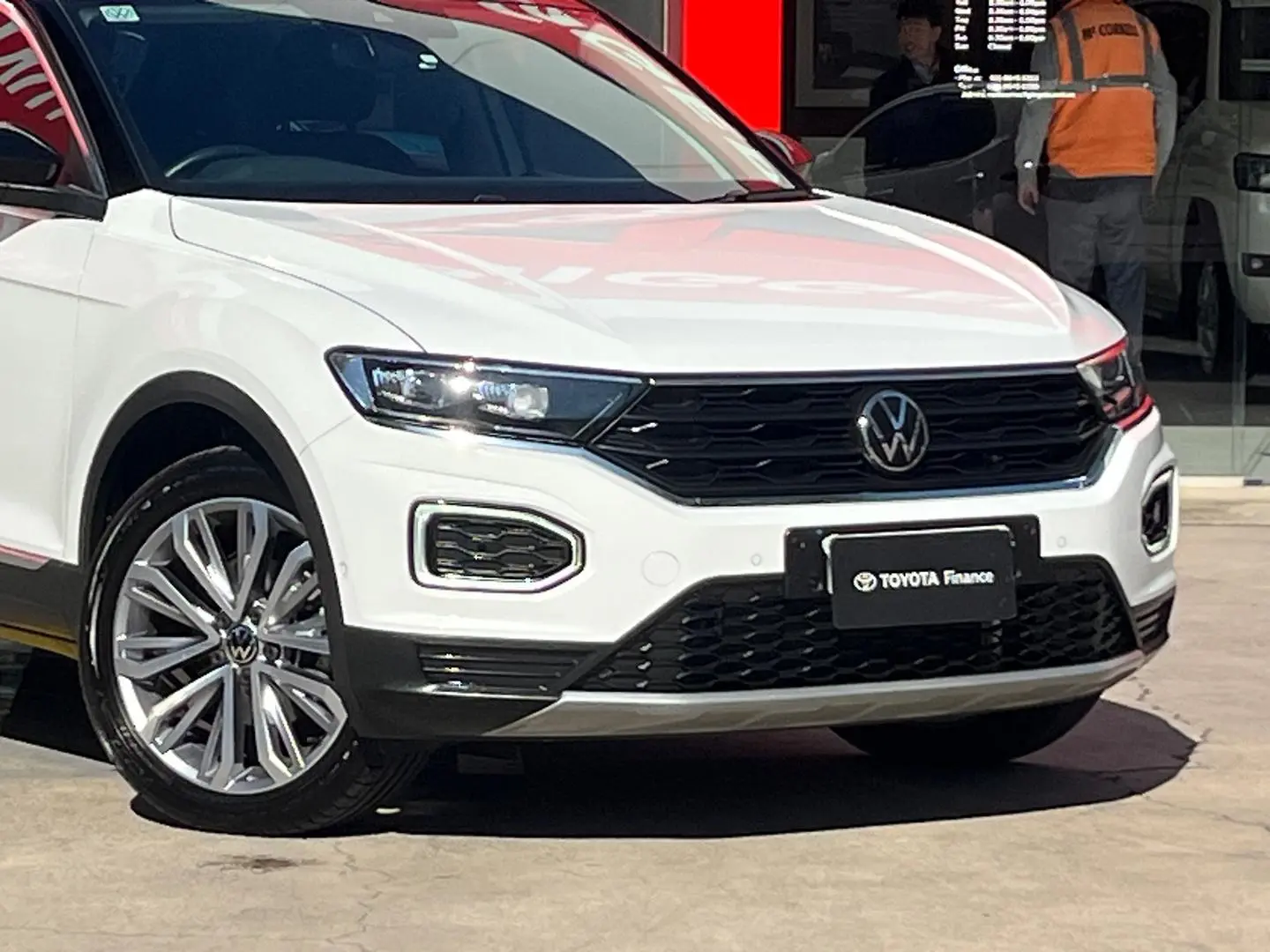 2021 Volkswagen T-Roc Gallery Image 2