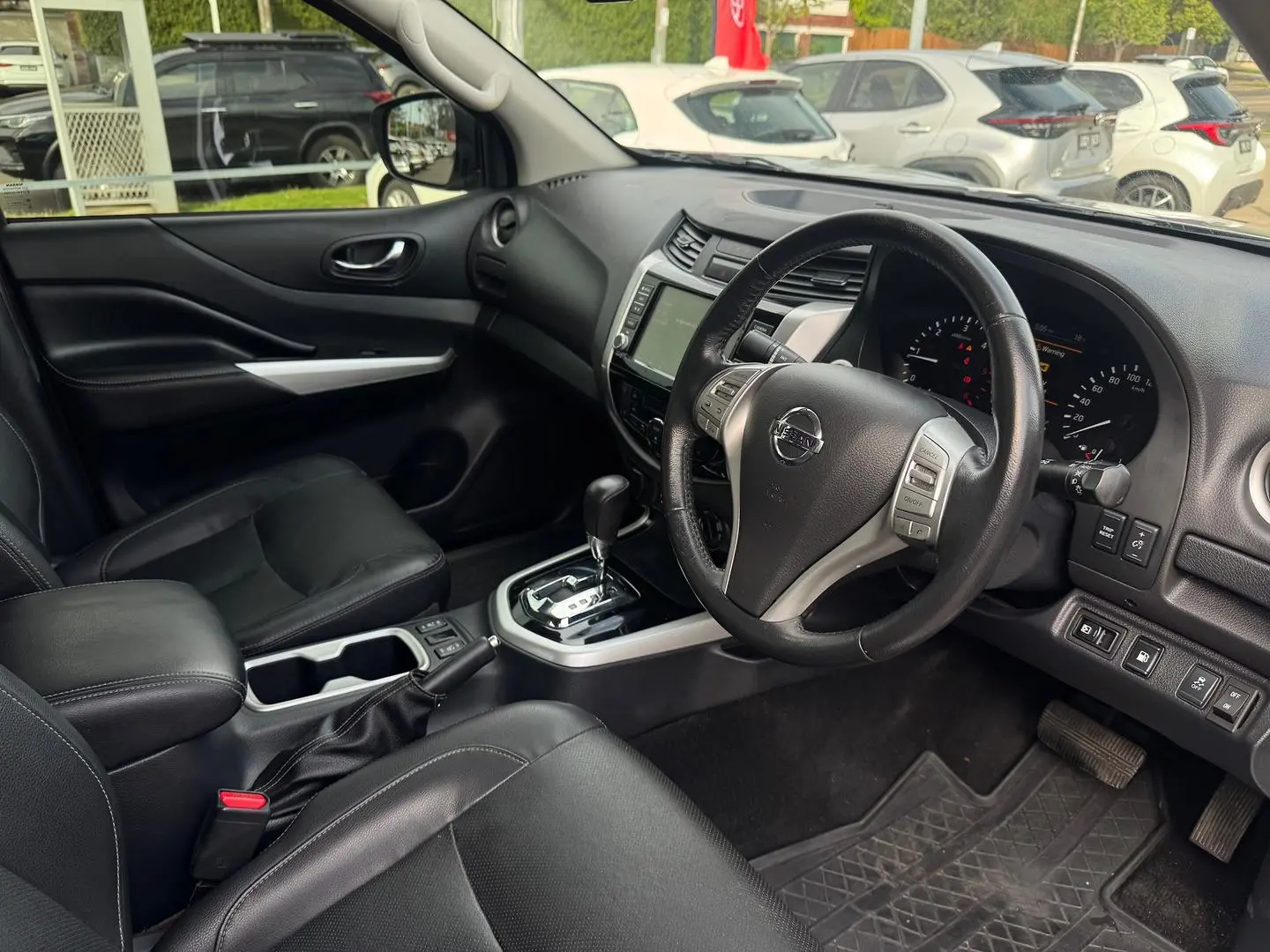 2020 Nissan Navara Gallery Image 13