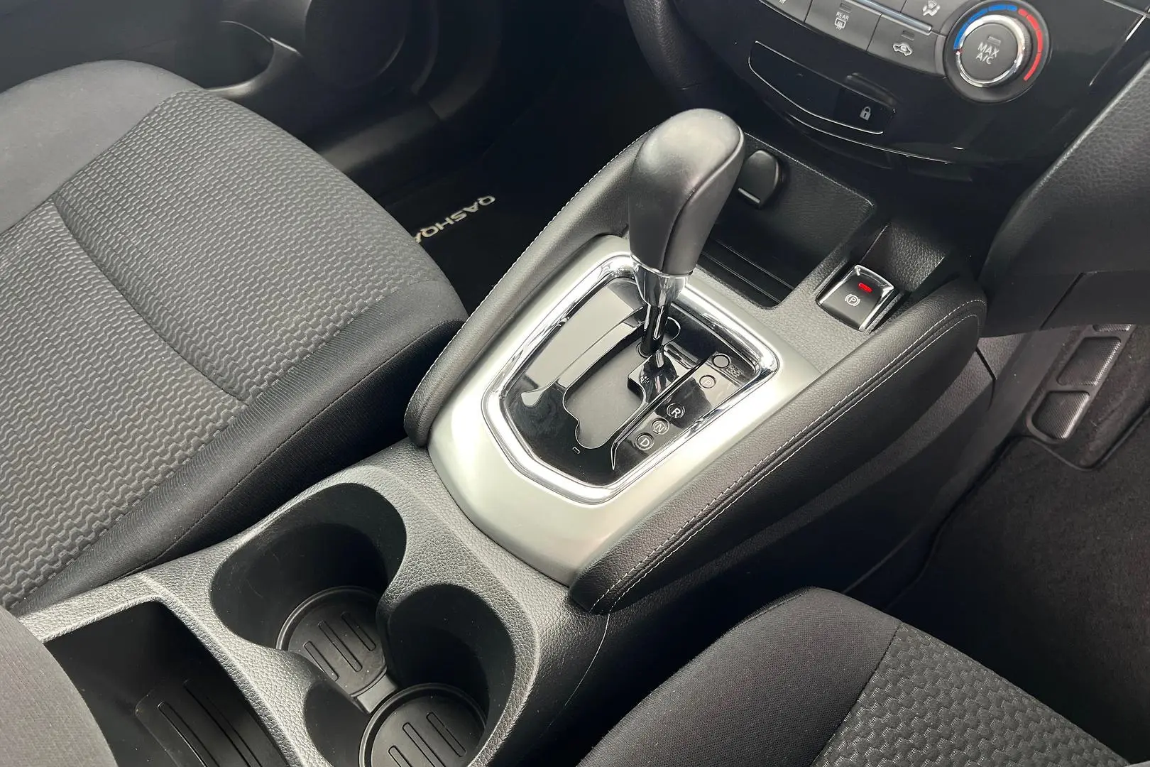 2015 Nissan QASHQAI Gallery Image 13