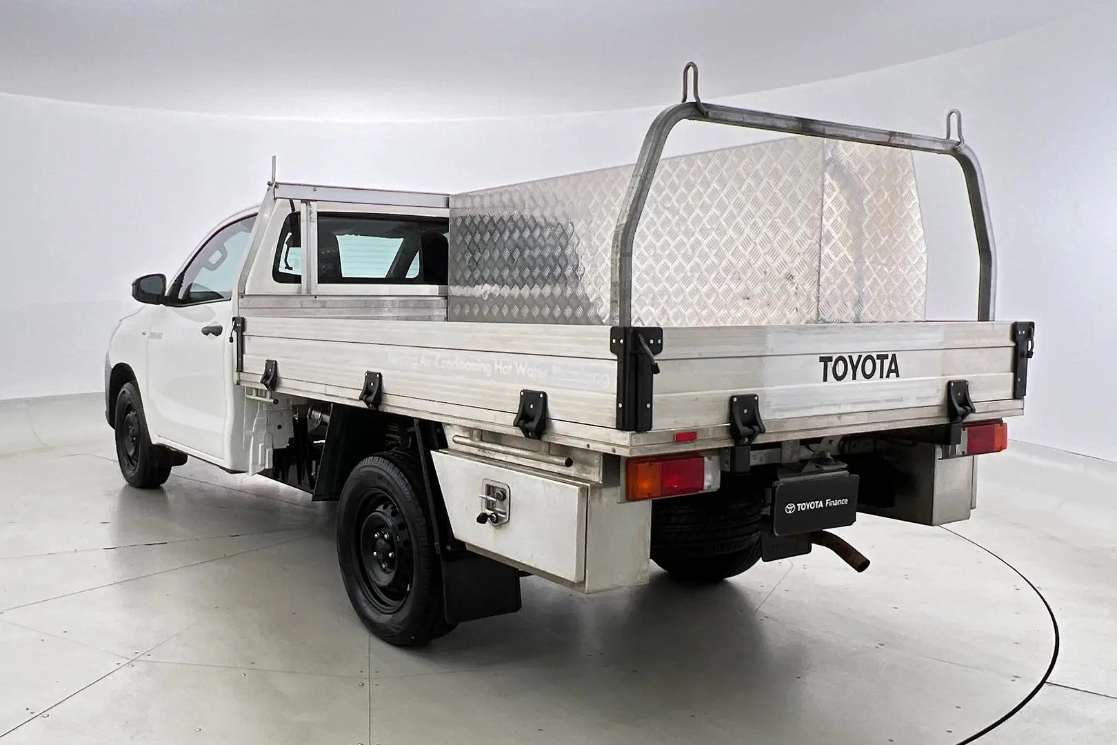 2021 Toyota Hilux Image 2