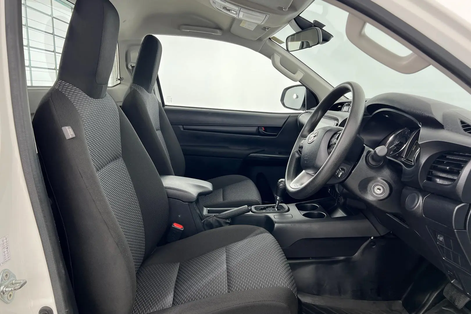 2023 Toyota Hilux Gallery Image 11