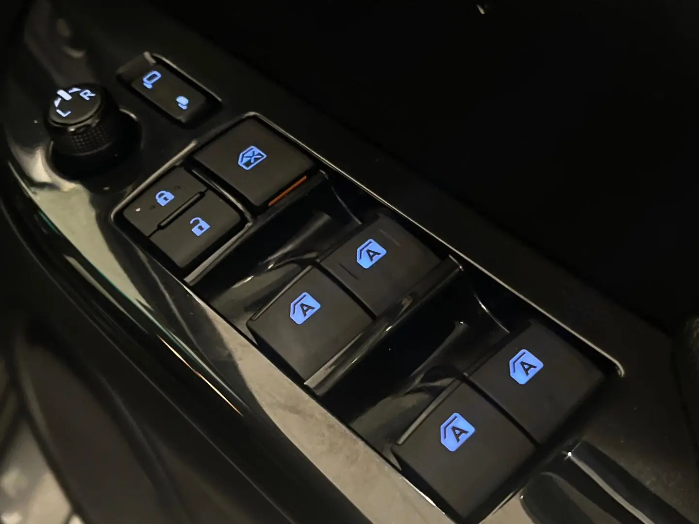 2023 Toyota Hilux Gallery Image 15
