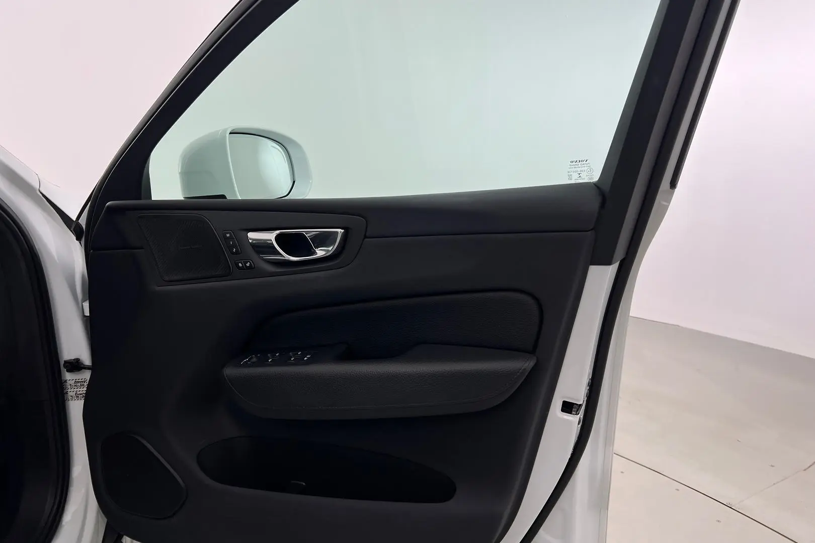 2019 Volvo XC60 Gallery Image 18