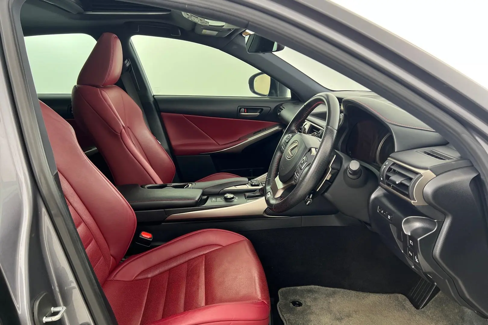 2019 Lexus IS Gallery Image 11