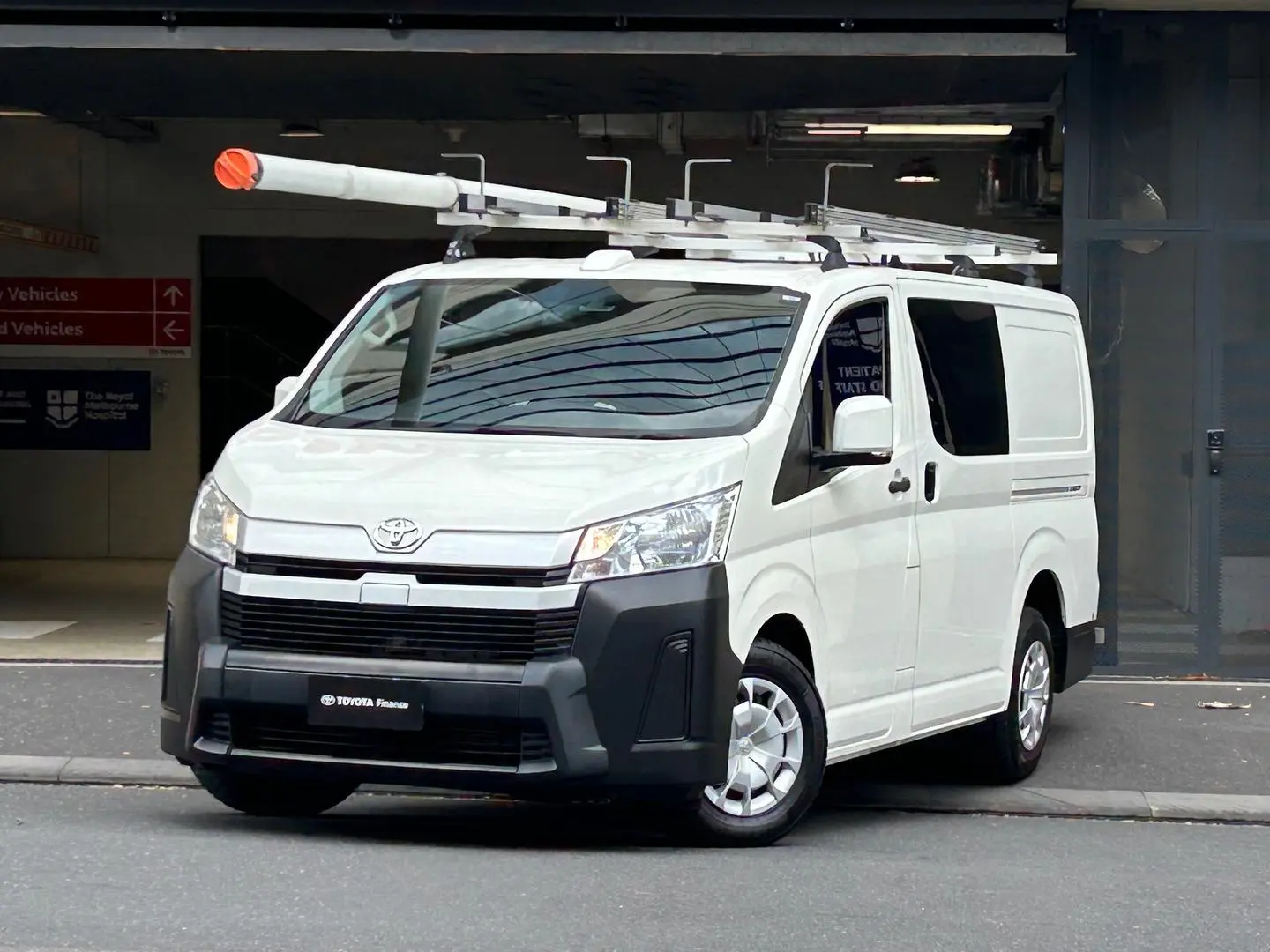 2022 Toyota Hiace Gallery Image 6