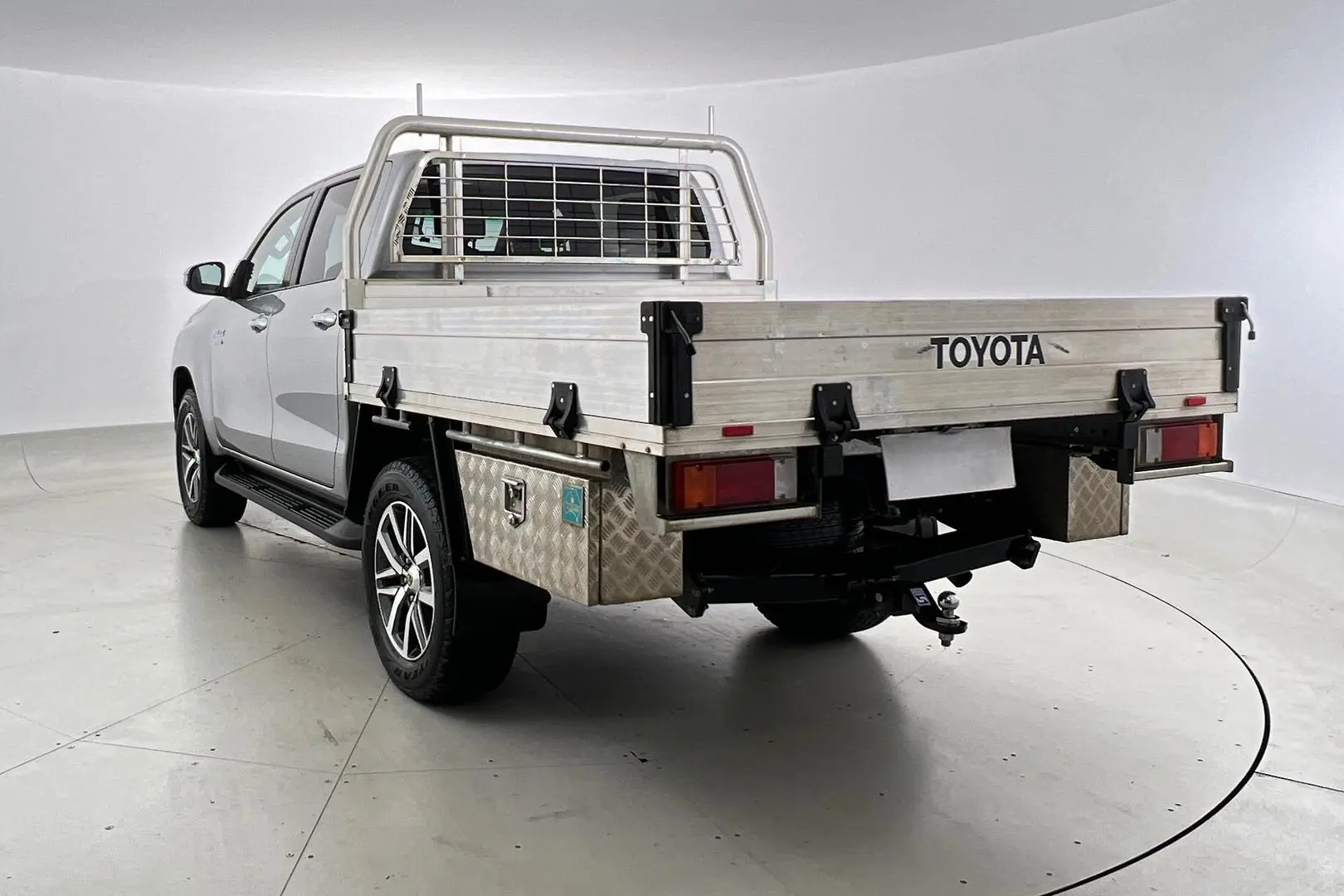 2018 Toyota Hilux Gallery Image 8