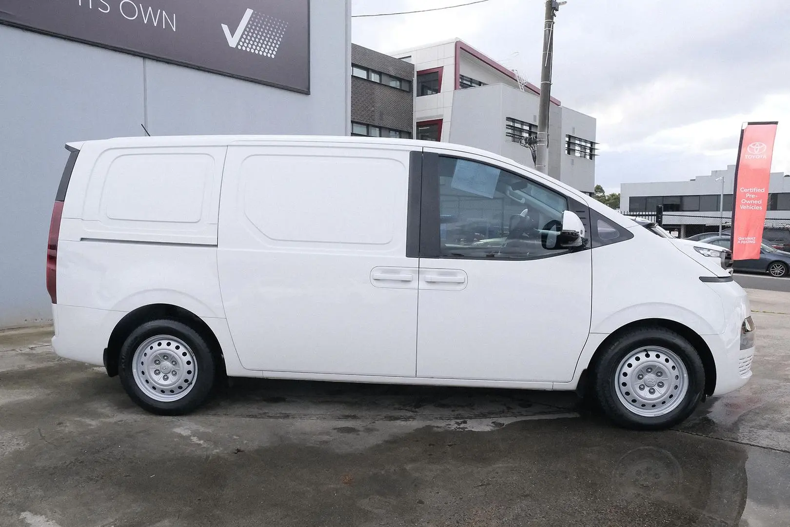 2021 Hyundai STARIA LOAD Gallery Image 5