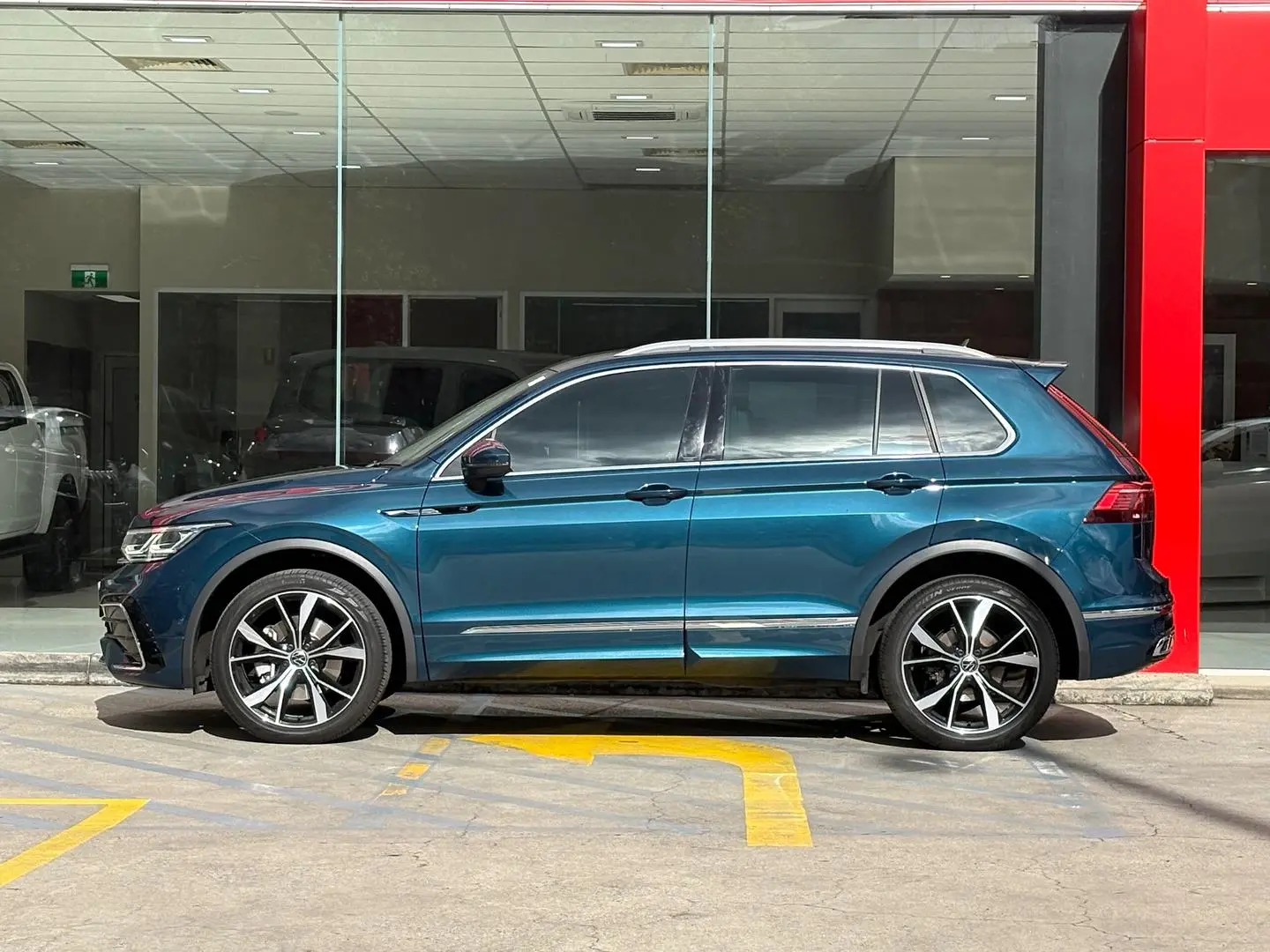 2023 Volkswagen Tiguan Gallery Image 5