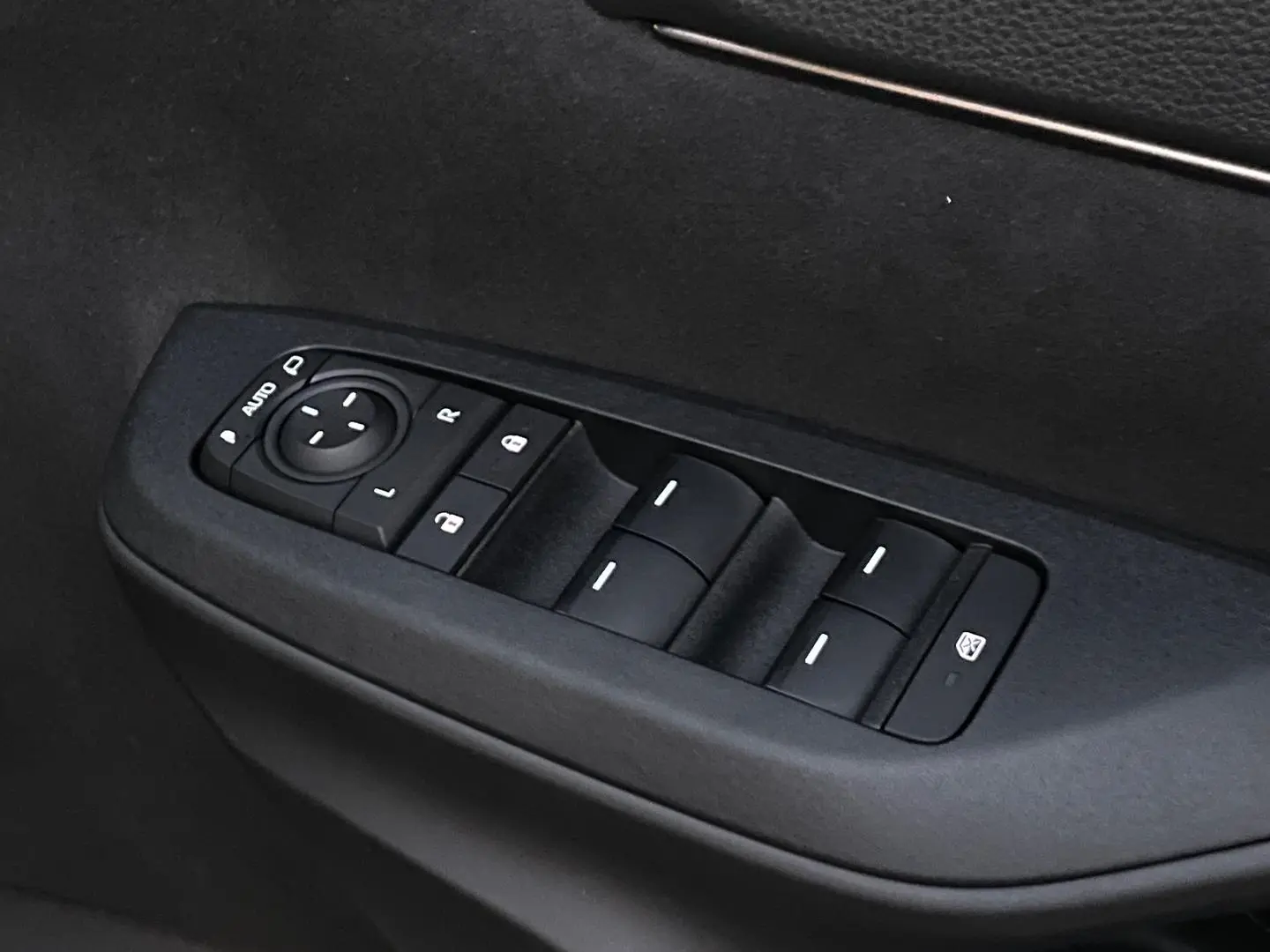 2024 Toyota Yaris Cross Gallery Image 17