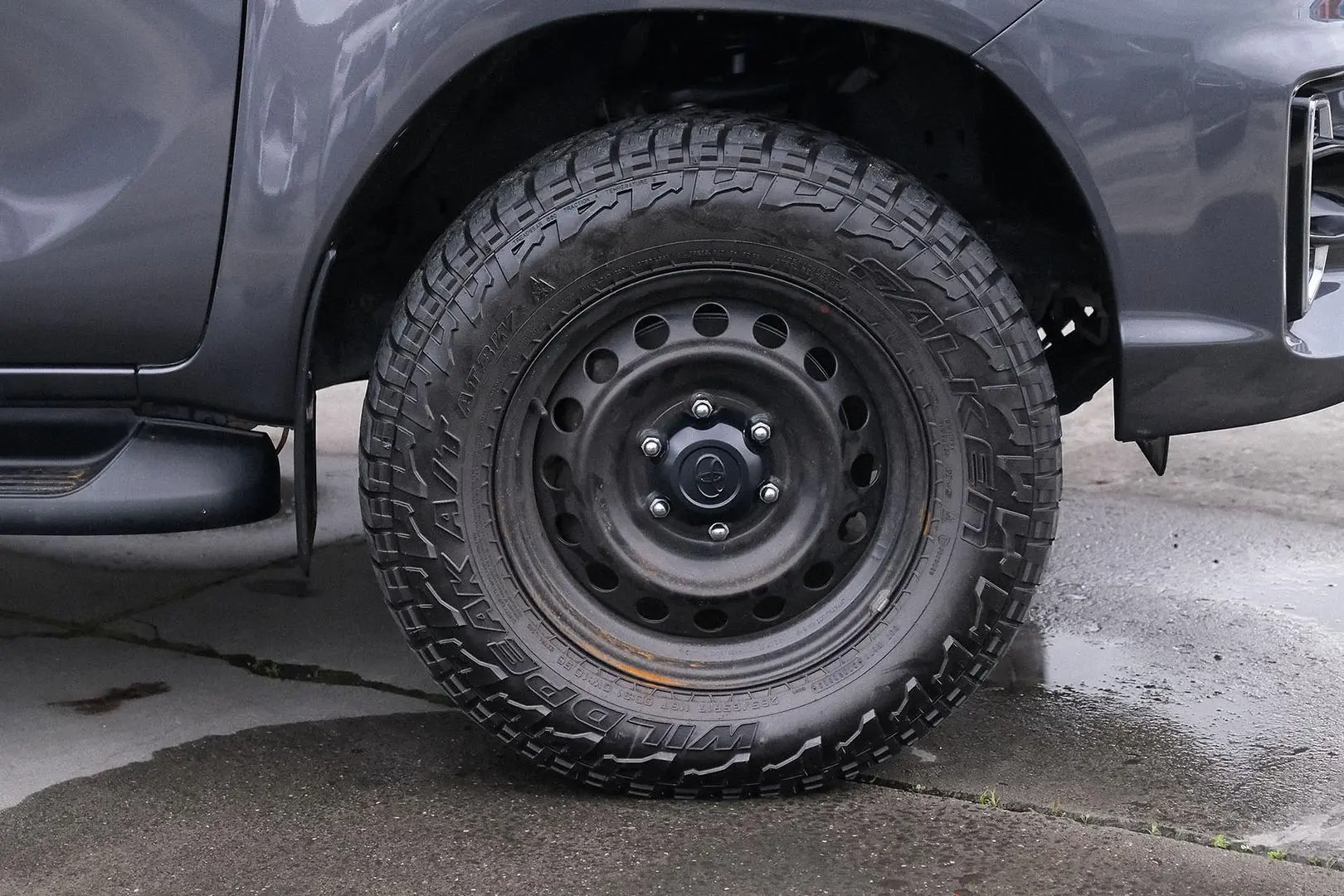 2019 Toyota Hilux Gallery Image 6