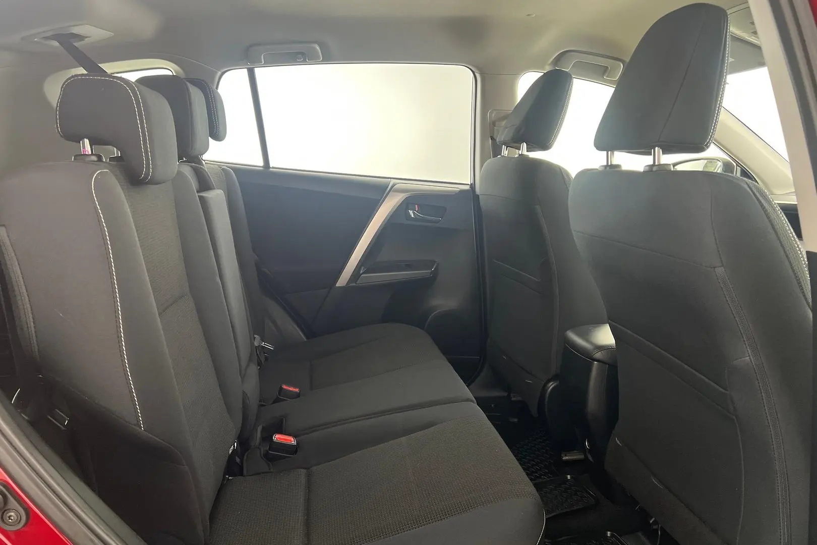 2018 Toyota RAV4 Gallery Image 19